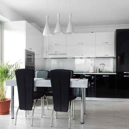 Airport Residence - Apartment Across From Otopeni Airport Buitenkant foto