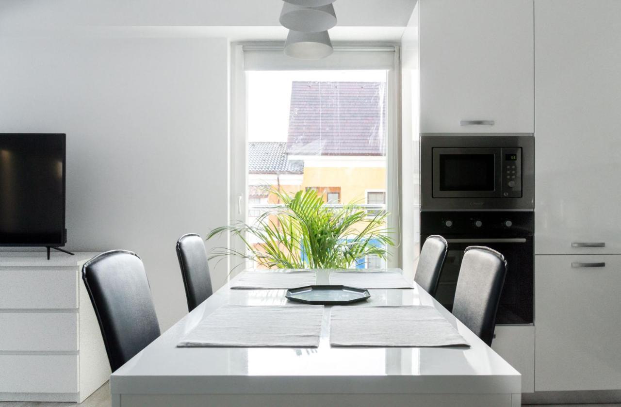 Airport Residence - Apartment Across From Otopeni Airport Buitenkant foto
